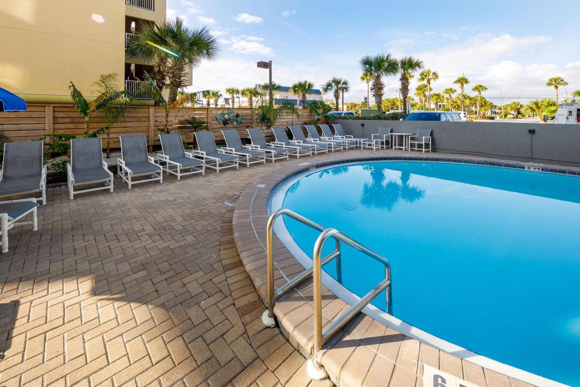 Nautilus 1201 - Gulf Front 2 Bedroom Huge Wrap Around Balcony 2Nd Floor! Fort Walton Beach Exterior photo